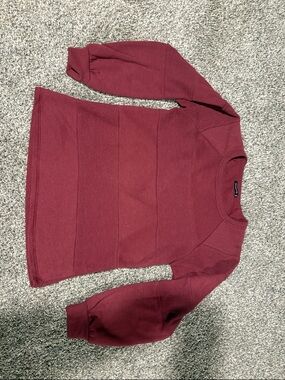 Staccato Women’s Crewneck Sweater in Wine Red